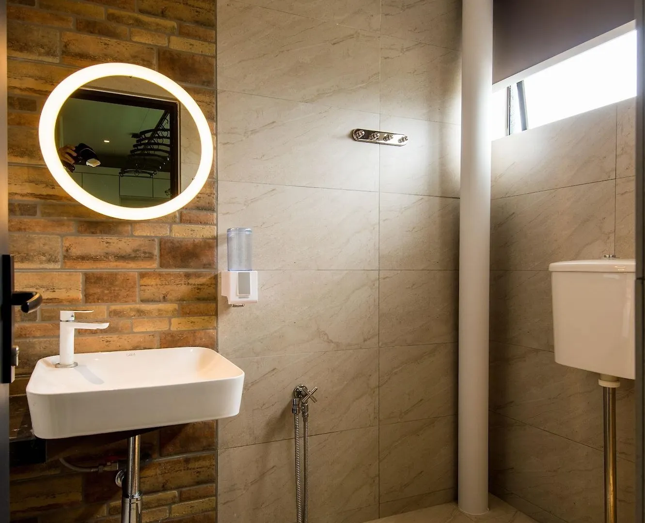 אכסניה Malacca Finess Basic Hotel