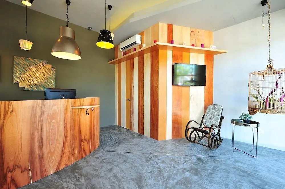 Malacca Finess Basic Hotel אכסניה